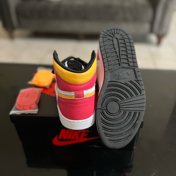 JORDAN 1 Retro High 'Light Fusion' Athletic Sneakers size 9 - Picture 6 of 8